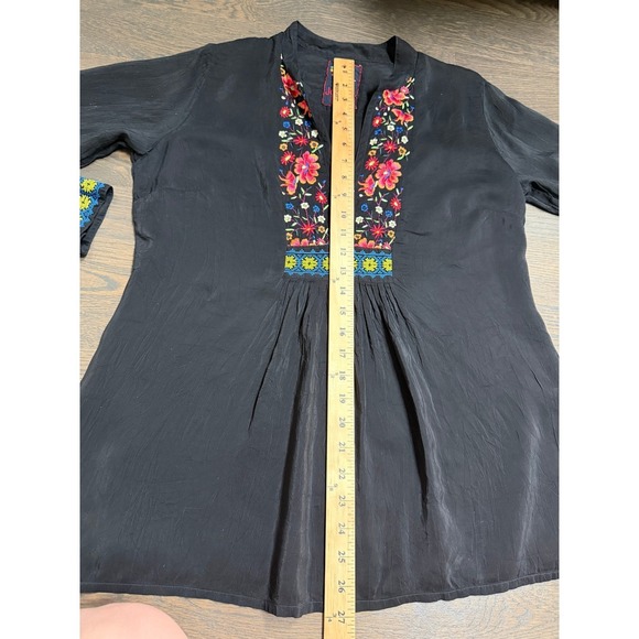 Johnny Was Black Rayon Embroidered Floral Boho Tunic Top Sz S Peasant